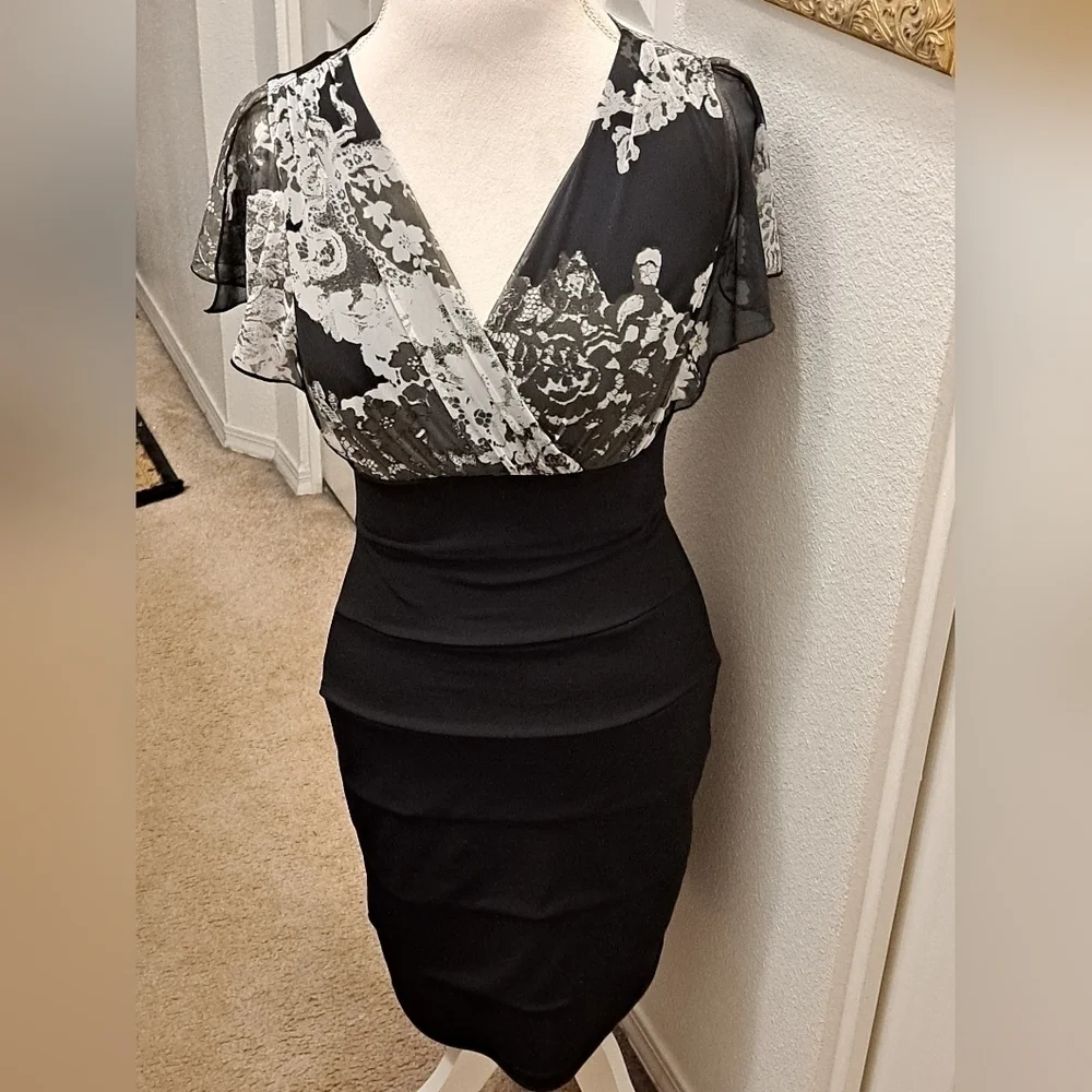 COPY - En Focus Studio Black & White V-Neck Mini Dress  Size 6